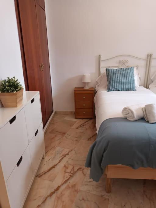 Apartamento Puerta Real Seville Luaran gambar